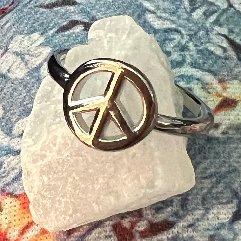 Peace sign ring